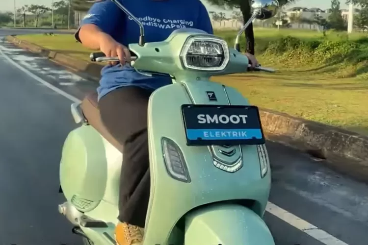 Smoot Zuzu, Salah Satu Rekomendasi Motor Listrik Mirip Vespa Matic (Foto/Tangkap Layar YouTube SWAP Indonesia.)