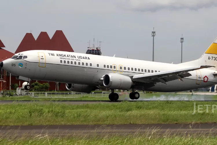 Potret Boeing 737-4U3 A-7305 Milik TNI AU yang Bawa Kirab Merah Putih dari Halim - Balikpapan (Jetphotos/rachmatdp)