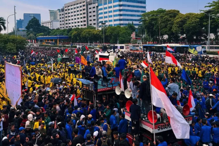 Ribuan Massa Ikut Demo Tolak RUU Pilkada. (Sumber: Twitter @secgron)