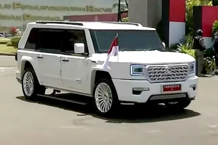 Potret Mobil Garuda, SUV Putih yang Ditunggangi Presiden Prabowo  ((dok. YouTube MPR))