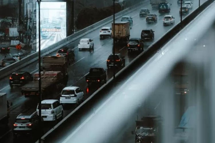 Ilustrasi kendaraan kendaraan roda 4 berkembang di Indonesia (Pexels)