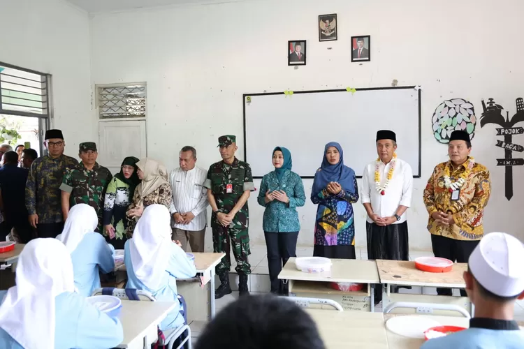 Pemerintah Kabupaten Bogor Perluas Jangkauan Program Makan Gratis, Kini di SMPN 3 Cibungbulang. (Foto/Tim Komunikasi Publik.)