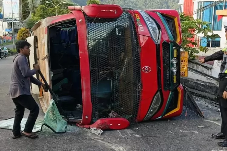 Ilustrasi Kecelakaan Bus Terguling di Sukabumi (Instagram @merekam_sumbar)