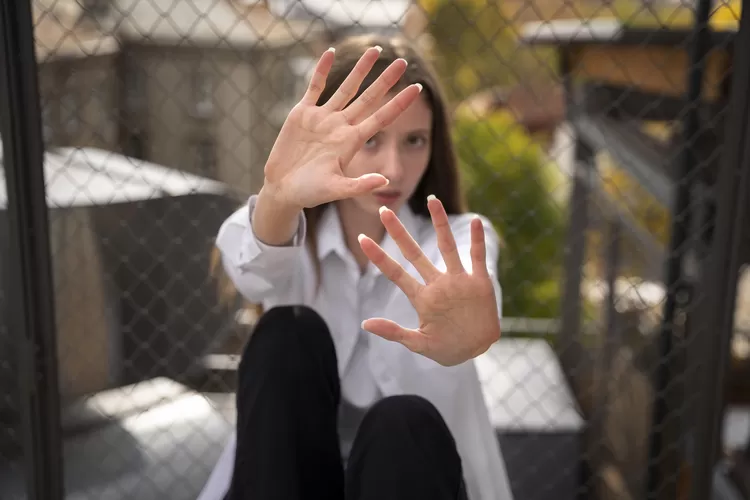 Ilustrasi Korban Pelecehan yang Memicu Rasa Trauma Berkepanjangan (Freepik)