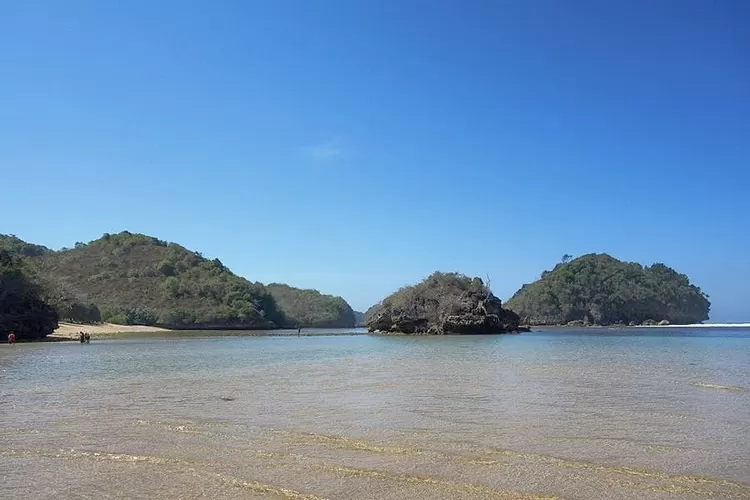Pantai Gatra, Surga Tersembunyi di Malang Jawa Tengah. (Foto/Instagram @pantaigatra.)