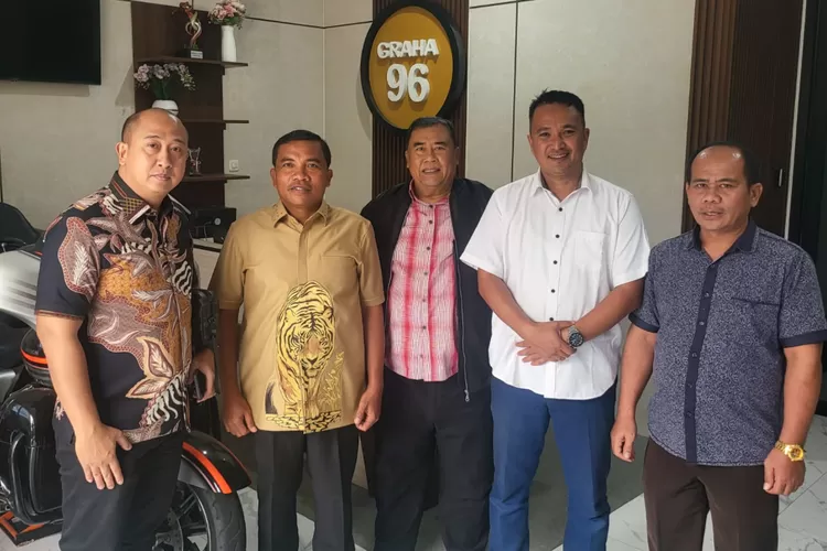 MK resmi menolak gugatan perselisihan hasil Pilkada Bekasi 2024, memastikan kemenangan pasangan Tri Adhianto dan Abdul Harris Bobihoe. (Foto/Istimewa.)