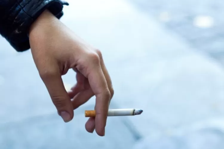 Ilustrasi Remaja Sedang Merorok, Begini Cara Mencegahnya. (Foto/Freepik.)