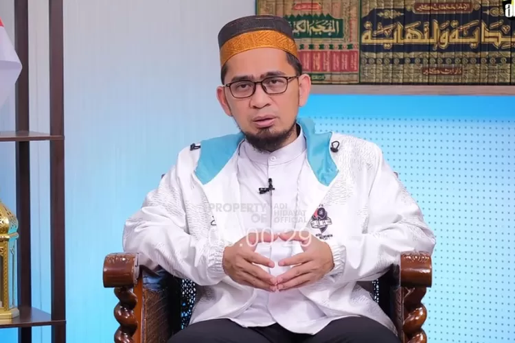Ustadz Adi Hidayat Menjelaskan tentang perkara yang dapat merusak pahala puasa ramadhan. (Foto/Youtube/Adi Hidayat Official.)