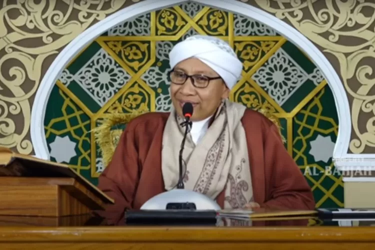 Buya Yahya Menjawab Apakah Mengorek Kuping Saat Berpuasa Dapat Membatalkan Puasa (Youtube/Al-Bahjaj TV)