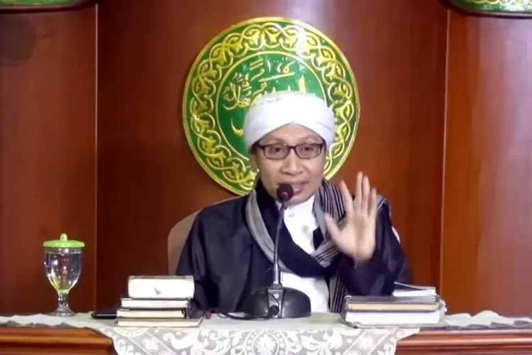 Begini Cara Mencicipi Masakan Agar Tidak Membatalkan Puasa, Tips dari Buya Yahya (Youtube/Al-Bahjaj TV)