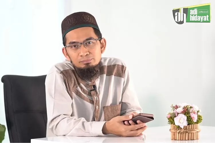 Jangan Bikin Orang yang Berpuasa Suudzon Atau Pahala Jadi Gugur, Ini Kata Ustadz Adi Hidayat (Youtube/Adi Hidayat Official)