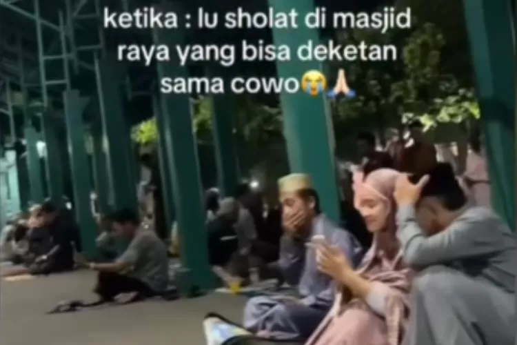Viral Dua Sejoli Iktikaf Bareng di Masjid, Apa Hukum Pacaran di Bulan Ramadhan? Ini Kata Ustadz Felix Siauw (TikTok/@bbycaahh)