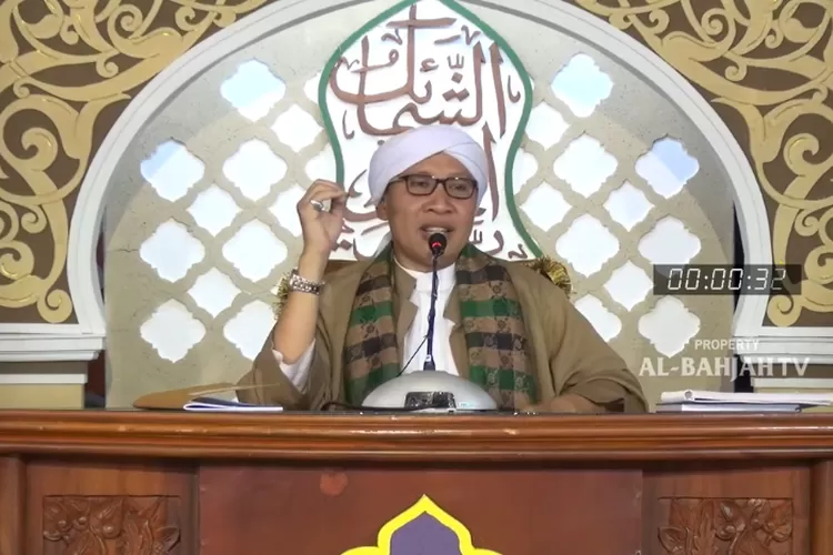 Bagaimana Hukum Memakai Lip Balm Saat Berpuasa? Apakah Membatalkan Puasa? Ini Kata Buya Yahya (Youtube/Al-Bahjaj TV)