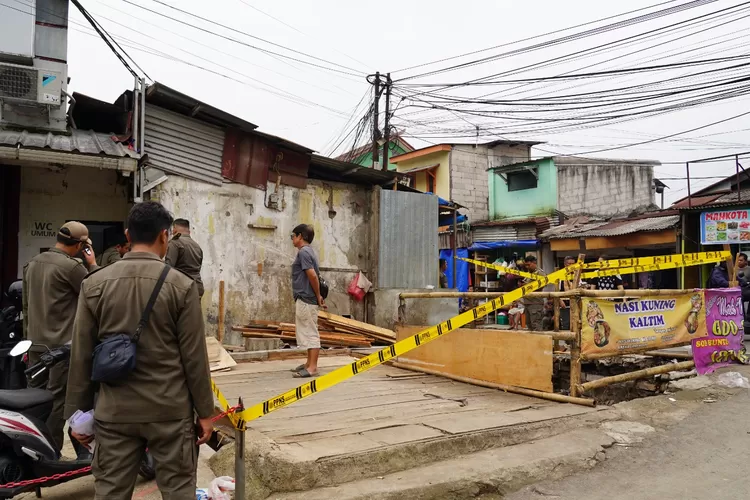 Pemkab Bogor Tertibkan 17 Bangunan Liar di Pasar Ciluar, Lanjutkan Penataan Cibinong Raya. (Foto/Humas Kabupaten Bogor.)
