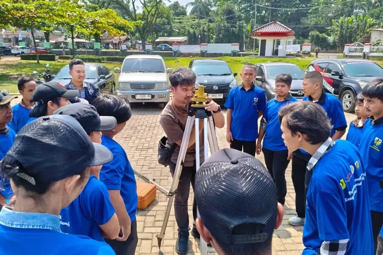 Kegiatan pelatihan pemetaan berbasis Sistem Informasi Geografis (GIS) di Kecamatan Tanjungsari ((Tim Komunikasi Publik / Diskominfo) Kabupaten Bogor))