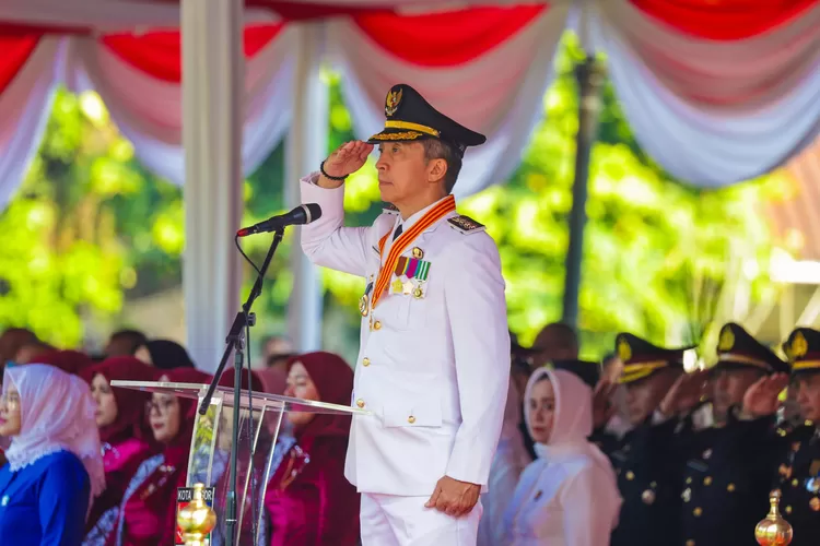 Wali Kota Bogor, Dedie A. Rachim Saat memimpin Upacara 17 Agustus di Lapangan Sempur Bogor (Dok/Diskominfo Kota Bogor)