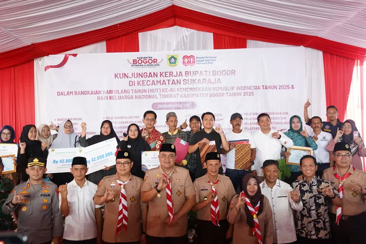 Bupati Bogor Rudy Susmanto saat kunjungan kerja di Kecamatan Sukaraja ((TIM KOMUNIKASI PUBLIK / DISKOMINFO KABUPATEN&nbsp;BOGOR))