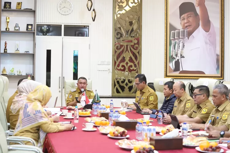 Perkuat Satgas MBG Dan TBC, Bupati Bogor Dukung Optimalisasi Program Makanan Bergizi Gratis dan Percepatan Penuntasan TBC. (Foto/Diskominfo Kabupaten Bogor.)