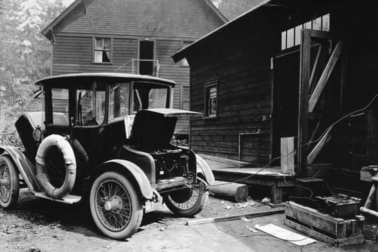 Ilustrasi Mobil Listrik Zaman Dahulu (Sumber Foto: The Guardian)