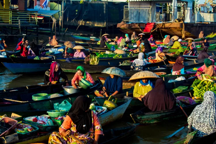 Para Pedagang di Pasar Terapung Banjarmasin ((Pexels/alfian light))