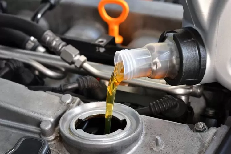 Ilustrasi penggantian oli mesin kendaraan. (Foto: instantwindscreens)