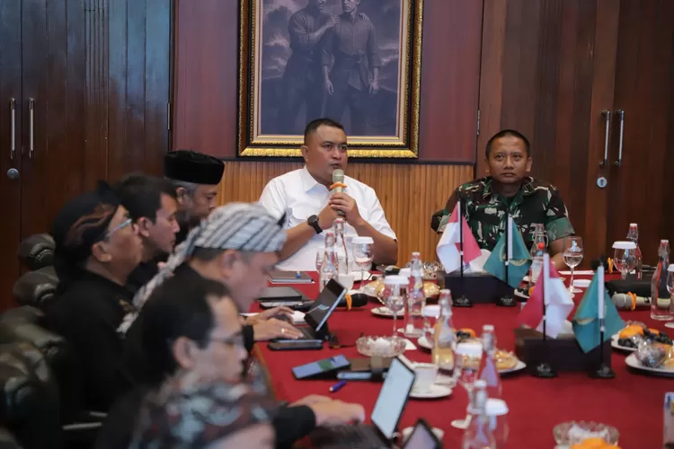 Bupati Bogor Bahas Akselerasi Pengelolaan Sampah Berbasis Teknologi Ramah Lingkungan. (Foto/Tim Komunikasi Publik/Diskominfo Kabupaten Bogor.)