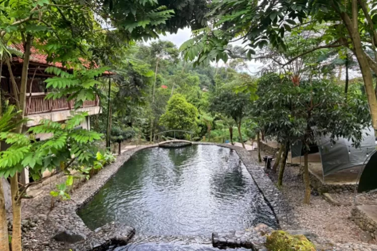 Tempat yang unik dan udara sejuk menjadikan pengalaman baru ketika berwisata di Lembah Batu Riverside Bogor. (Foto/Ahmad Zulfahmy.)