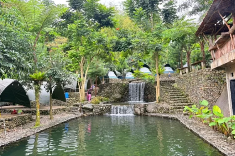 Tempat yang nyaman dan aman cocok dijadikan destinasi bersama keluarga untuk wisata di Lembah Batu Riverside Bogor. (Foto/RBG.id/Ahmad Zulfahmy.)