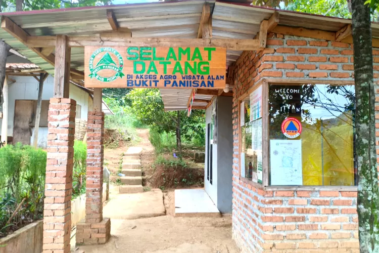 Gerbang awal untuk menuju Bukit Paniisan. (Foto/Abdul Hafidz(RBG.id))