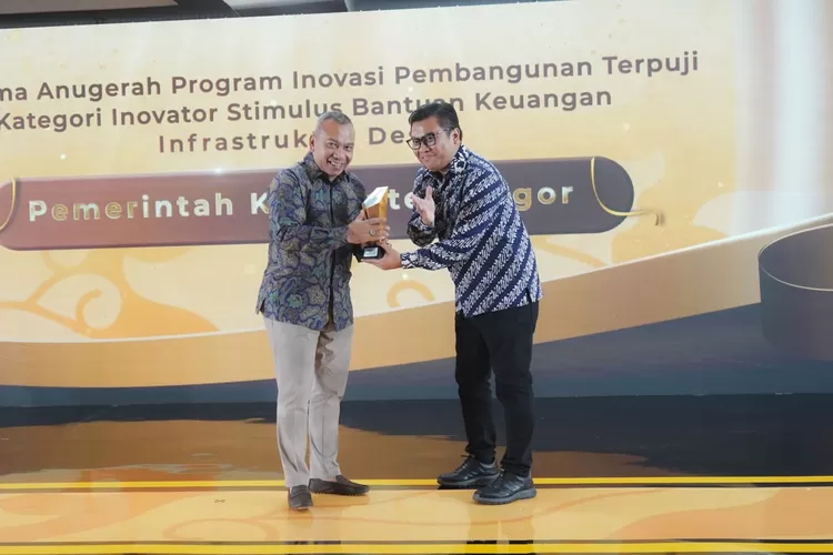 Pembangunan Desa Diapresiasi, Kabupaten Bogor Sabet Penghargaan Bergengsi. (Foto/Diskominfo kabupaten Bogor.)