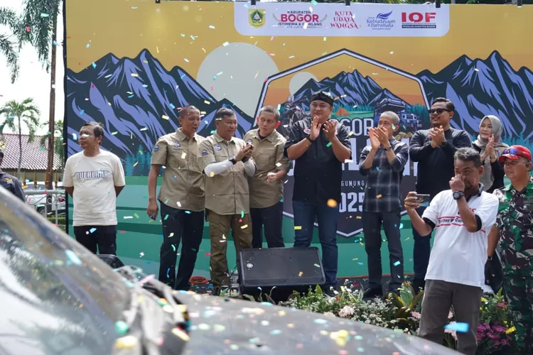Bupati Bogor Lepas Overland 2025, Angkat Potensi Wisata Alam Halimun Salak. (Foto/Tim Komunikasi Publik/Diskominfo Kabupaten Bogor.)