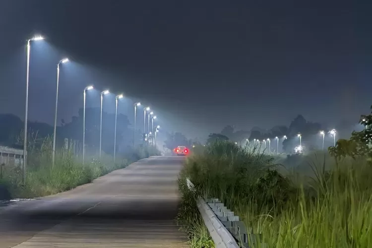 Jalur Bomang Diperkuat 316 Titik Lampu Jalan, Pemkab Bogor Tingkatkan Keselamatan. (Foto/Tim Komunikasi Publik/Diskominfo Kabupaten Bogor.)