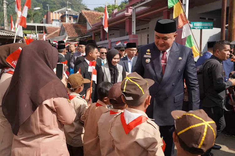Lawan Fatherless, Pemkab Bogor Luncurkan Gerakan Ayah Ambil Rapor Anak. (Foto/Diskominfo Kabupaten Bogor.)