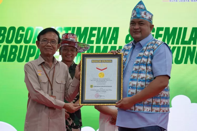 Pemkab Bogor Sabet Rekor MURI dari Pameran Kerajinan Daur Ulang Desa. (Foto/Diskominfo Kabupaten Bogor.)