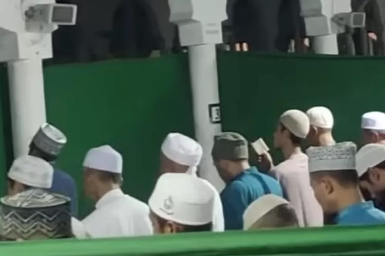 Salat Tarawih Terlama Di Pondok Pesantren Temboro Magetan, Bacaannya 30 ...