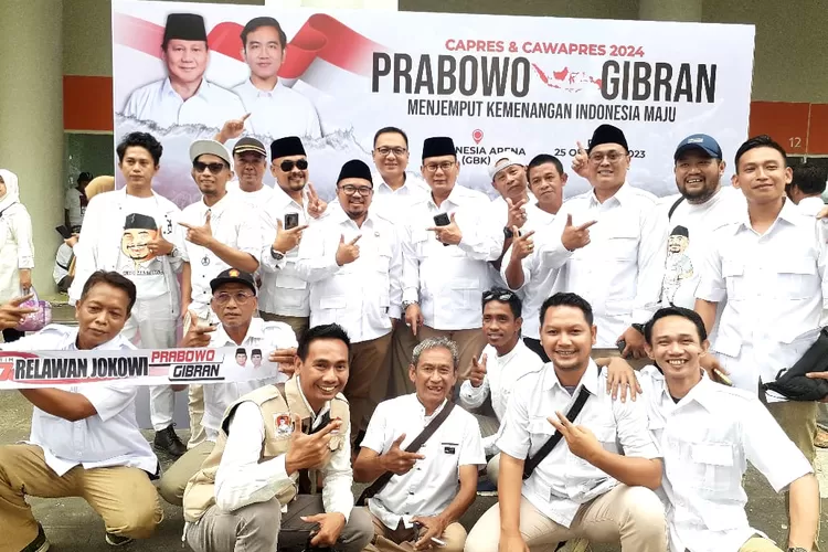 Jajaran DPC Gerinda Kota Depok saat mengawal pendaftaran Prabowo dan Gibran ke KPU (DOK.GERINDRADEPOK)
