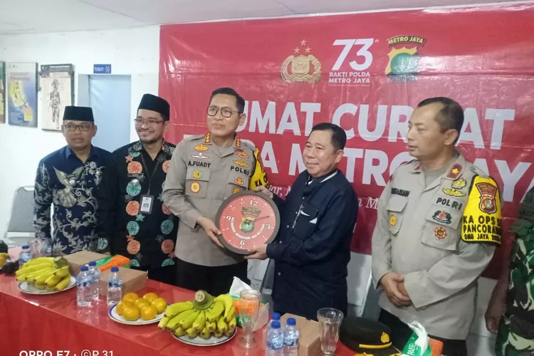 Kapolres Metro Depok, Kombes Ahmad Fuadymemberikan sambutan pada acara Jumat Curhat RW13, Kelurahan Depok, Kecamatan Pancoranmas, Kota Depok (Andika Eka )