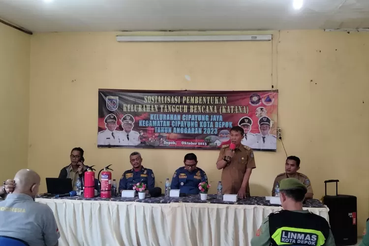 Damkar, Camat Cipayung, dan Lurah Cipayung Jaya menghadiri Kelurahan Tangguh Bencana (KATANA) dan sosialisasi kebakaran (Andika Eka )