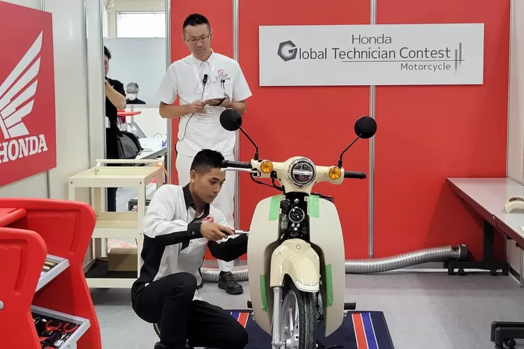 Masngudin, teknisi terbaik dunia ketika mengikuti Honda Global Technician Contest Motorcycle.