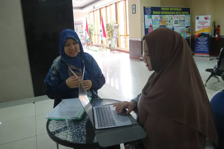 PENDAMPINGAN : Dosen UPN Veteran Jakarta saat menggelar pendampingan SPP IRT di Kota Depok dalam program Pengabdian Masyarakat.  (DOK.UPNVETERAN)