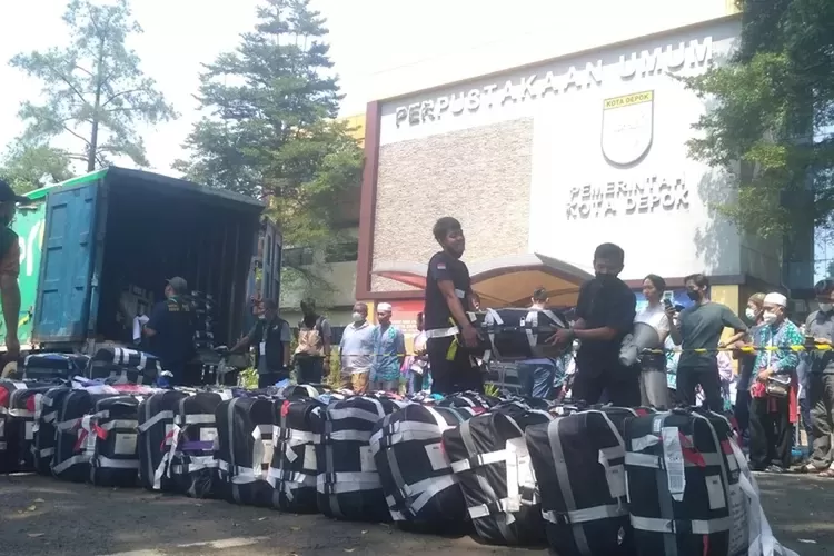 Ratusan jemaah haji saat tiba di Balaikota Depok usai menunaikan ibadah haji di tanah suci Mekkah, Arab Saudi. (Radar Depok)
