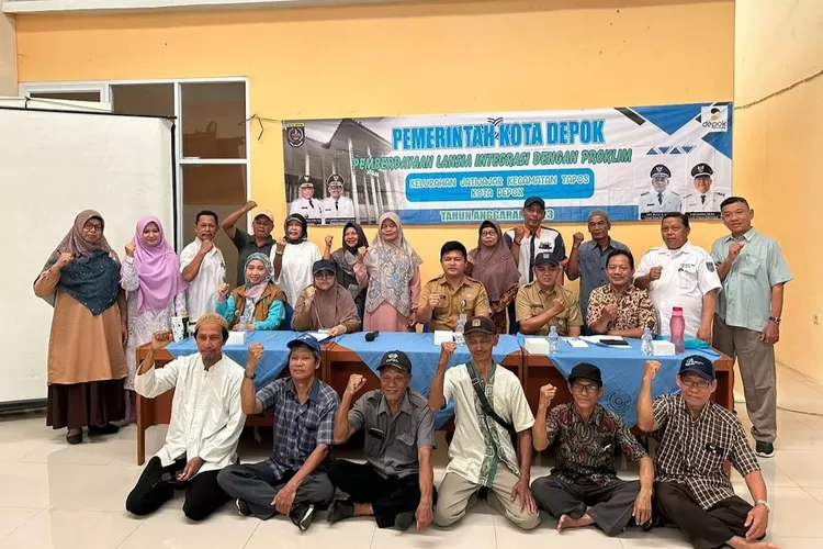 Kegiatan pembinaan lansia RW9, di Aula Kelurahan Jatijajar, Kecamatan Tapos.