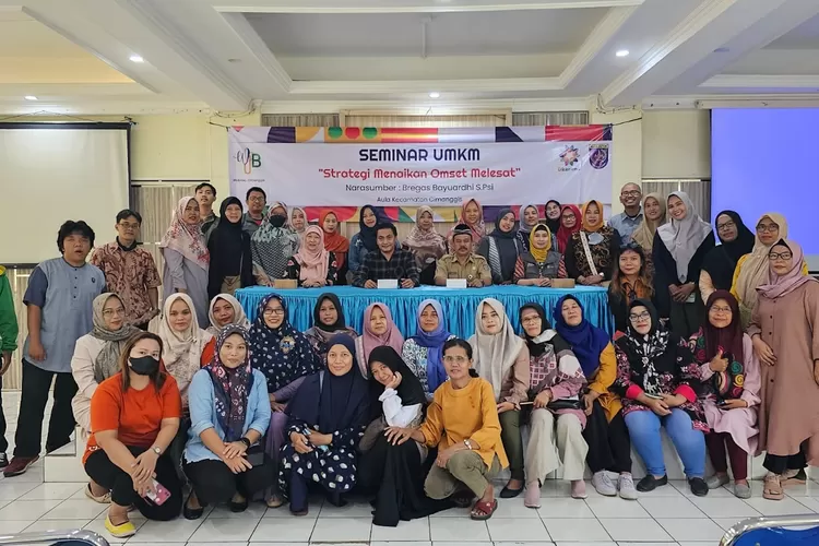 Dinas Koperasi dan Usaha Mikro (DKUM) Kota Depok meberikan seminar untuk meningkatkan omzet kepada ratusan Pelatihan Wirausaha Baru (WUB) asal Kecamatan Cimanggis. (Radar Depok)