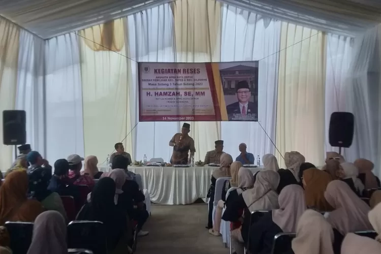 Ketua Komisi A DPRD Kota Depok, Hamzah saat berjumpa dengan masyarakat Kelurahan Jatimulya, Kecamatan Cilodong pada masa Reses Sidang III Tahun sidang 2023.  (ANDIKAEKA/RADARDEPOK)