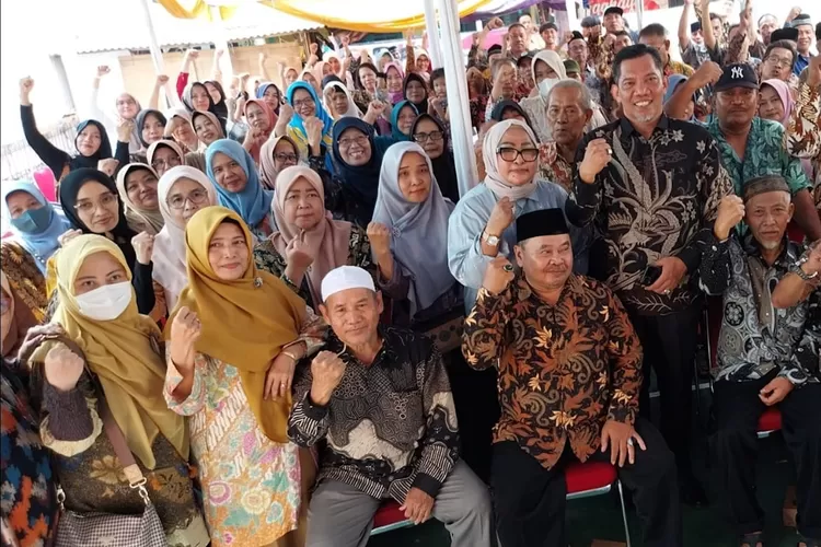 Anggota DPRD Kota Depok, Rezky M Noor, menghelat reses, di RW9, Kelurahan Kemirimuka, Kecamatan Beji, Depok, Rabu (15/11). 