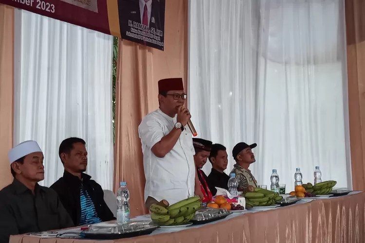 Ketua Komisi A DPRD Kota Depok, Hamzah saat memberikan sambutan kepada peserta Reses Masa Sidang III Tahun sidang 2023, di Kelurahan Cimpaeun, Kecamatan Tapos (Andika Eka )