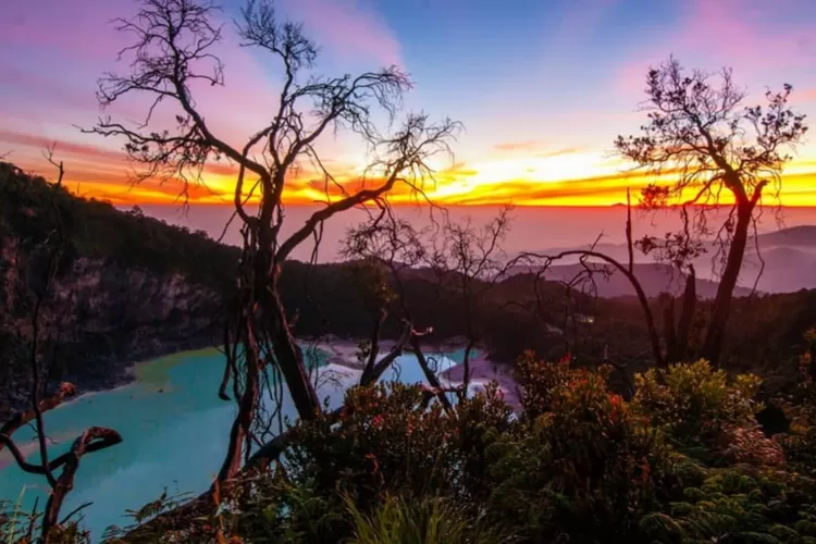 Berburu Sunrise di Puncak Sunan Ibu Ciwidey Bandung, Indahnya Seperti  Negeri di Atas Awan - Radar Depok