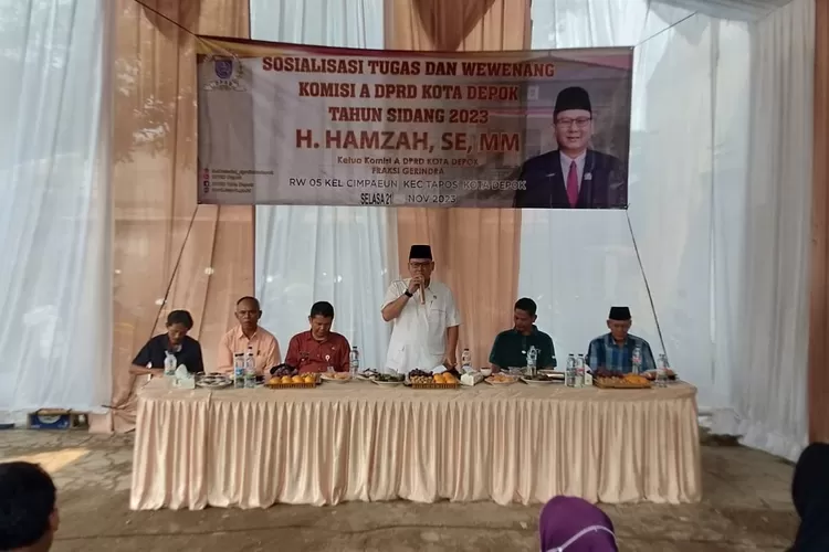 Ketua Komisi A DPRD Kota Depok, Hamzah melaksanakan sosialisasi tugas dan wewenang Komisi A DPRD Kota Depok tahun sidang 2023, di RT1/5 Kelurahan Cimaeun, pada  Selasa  (Andika Eka)