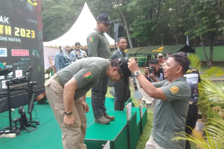 Prakasa Cup ke-II 2023 resmi dibuka oleh Pangdivif 1 Kostrad, Mayjen TNI Bobby Rinal Makmun di lapangan tembak PSC, Markas Divif 1 Kostrad, Kecamatan Cilodong, Kota Depok, Minggu (26/11). (ANDIKA EKA/RADAR DEPOK)
