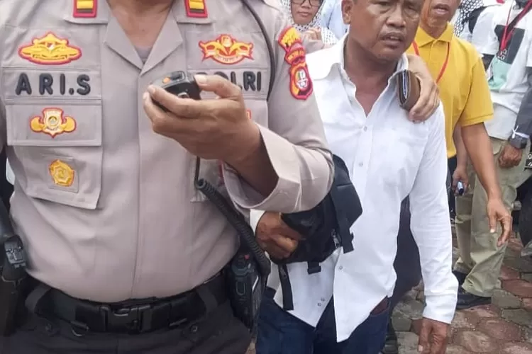 Seorang pria diduga copet diamankan pihak Polsek Sukmajaya saat aksi damai Depok Bersama Palestina di Grand Depok City (Andika Eka )